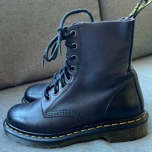 Dr. Martens Black Leather Lug Dole Lace-up shoes